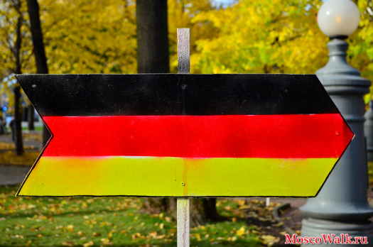 немецкий флаг похож на осеннюю погоду