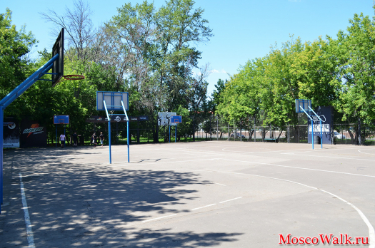 Баскетбольная площадка в парке Фестивальный