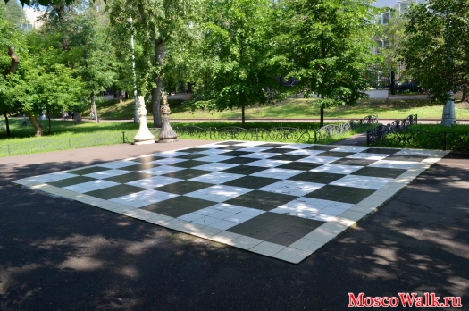 шахматная доска в парке