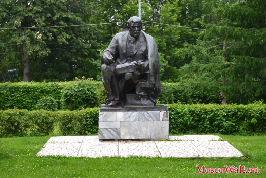 Памятник Ленину в Парке красная Пресня