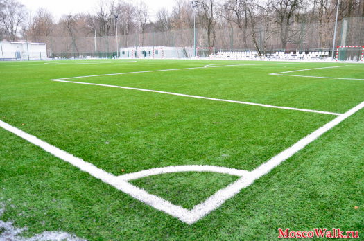 футбольное поле в парке Сокольники