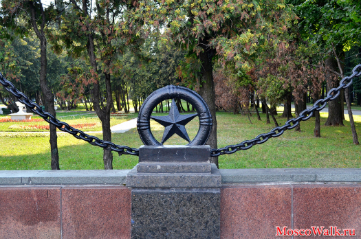 Забор в парке московского северного речного вокзала