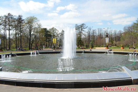 Центральный фонтан в парке Сокольники