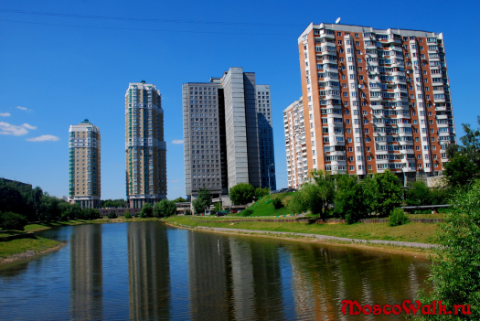 Вид на многоэтажки на пересечении проспекта Вернадского и ул. Кравченко