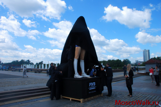Церемония открытия статуи Гамовой началась!
