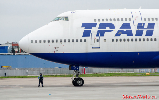 Boeing 747 на стоянке в Домодедово