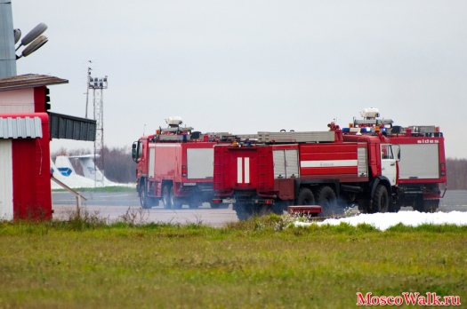 пожарные машины в аэропорту Домодедово