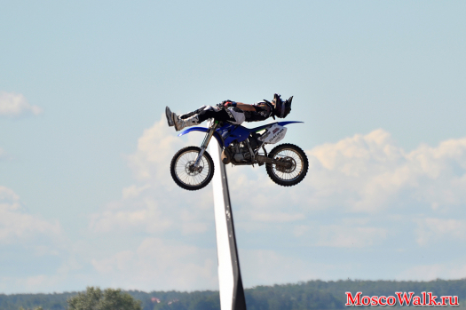 Трюки на мотоцикле в воздухе