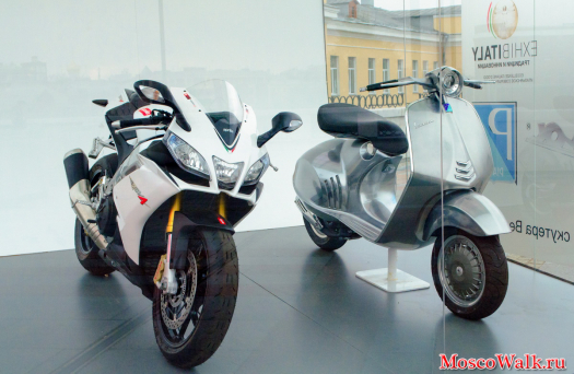 Мотоцикл Априлия RSVS и прототип скутера Веспа 946