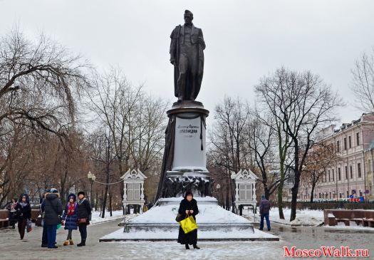 Зимний памятник Грибоедову