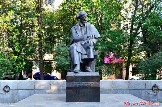 памятник - Николаю Гавриловичу Чернышевскому
