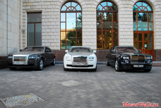 в гостинице Украина на первом этаже находится автосалон Rolls-Royce