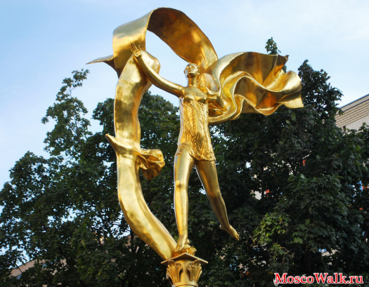 фонтан на Украинском бульваре - Девушка и птица
