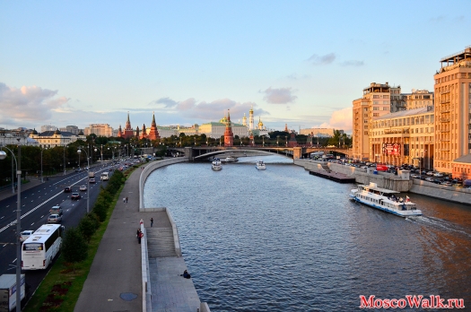 Вид с Патриаршего моста на Кремль