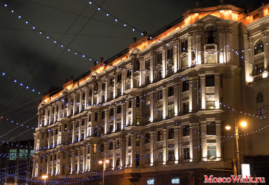 огни на главной улице города Москвы
