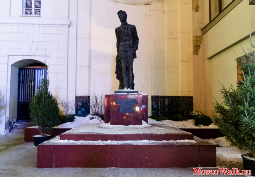 памятник Антон Павловичу Чехову