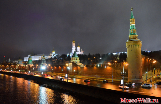 Красная площадь и московский Кремль вечером