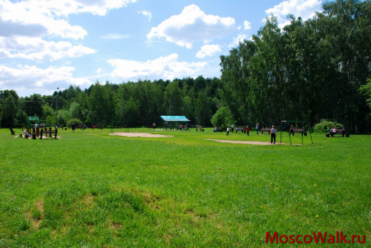 футбольное поле в Тропаревском Парке