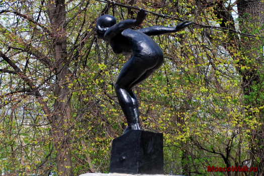 статуя ныряльщицы на Пушкинской набережной