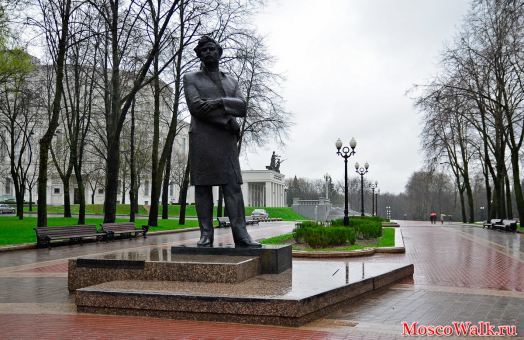 памятник Максиму Богдановичу