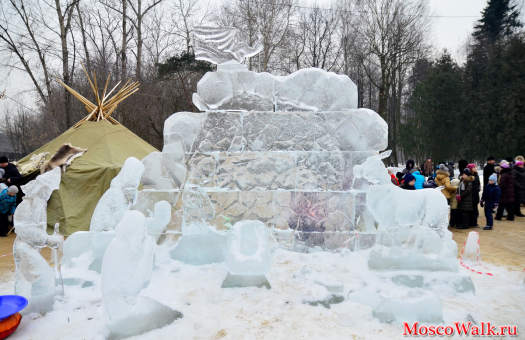 в парк возвели ледяную фигуру - рождение ребенка у народов Севера