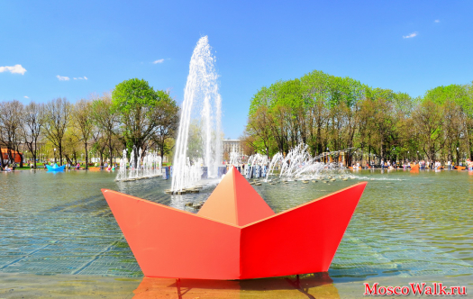 Кораблики в фонтане парка Горького