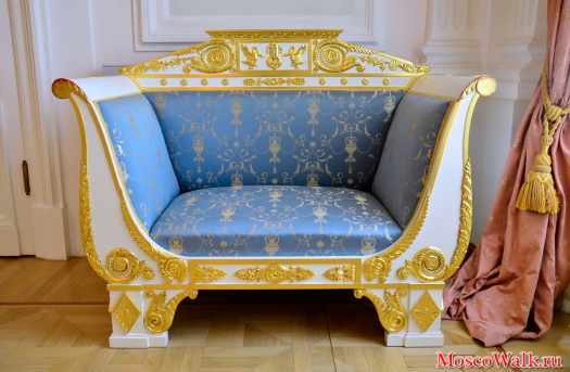 диван в петровском дворце