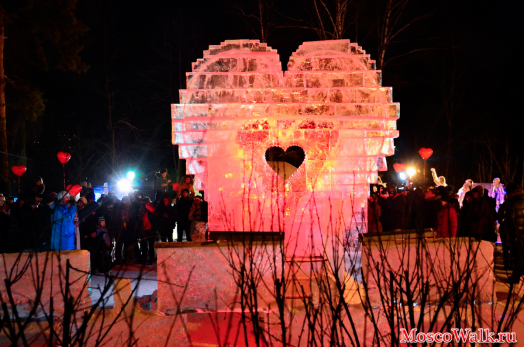 самая большая ледяная фигура сердца в Европе в парке Сокольники