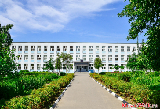 Здание средней образовательной школы Совхоза имени Ленина