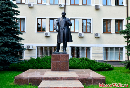 памятник вождю пролетариата Владимиру Ильичу Ленину