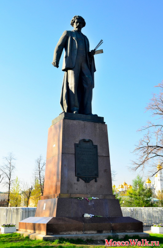 памятник Илье Репину