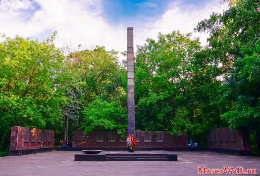 Монумент войнам погибшим в великой Отечественной войне