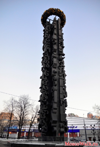 монумент Дружба навеки на Тишинской площади