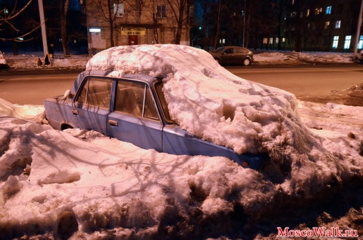 автомобиль под снегом