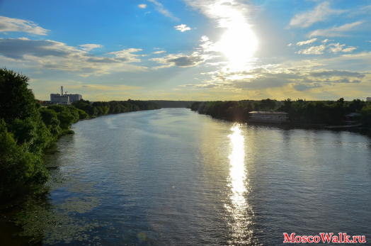 Вид с моста на Москва-реку