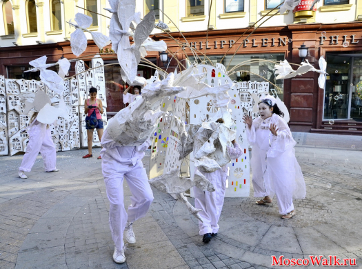 уличные артисты на никольской улице