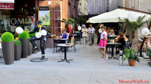 В настоящее время, на Никольской улице, функционируют 9 летних кафе