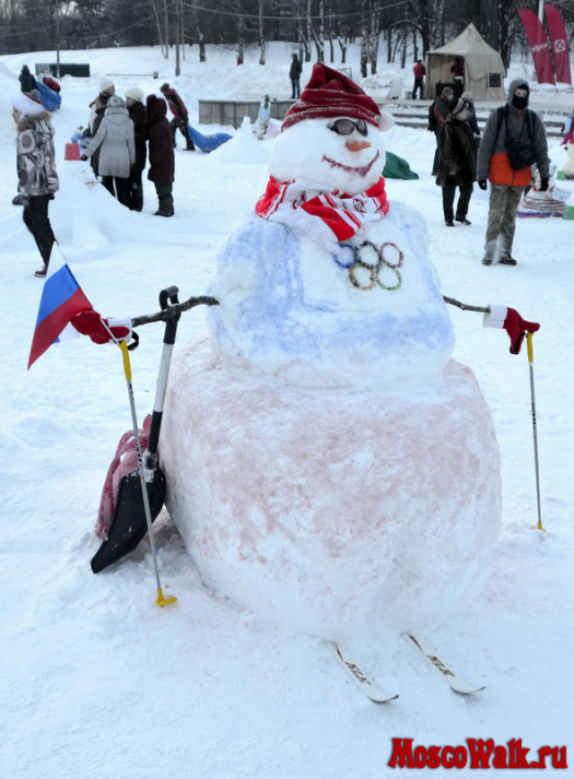 Снеговик - Олимпиец на лыжах и в Спартаковском шарфе