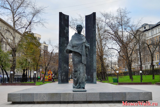 памятник Н.К. Крупской на Сретенском бульваре