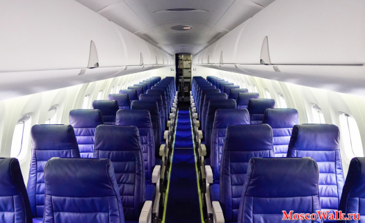 салон самолёта Bombardier Q400