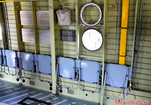 откидные кресла в вертолете МИ-26
