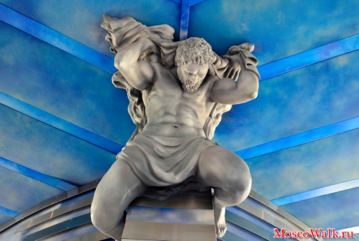 Геракл подпирает потолок