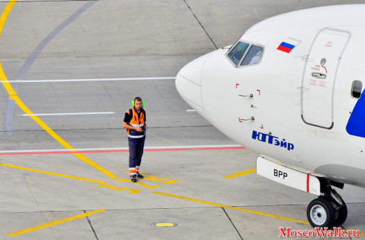 UTair перед полетом в аэропорту Внуково