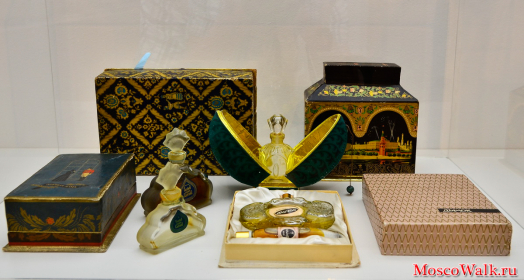 Коробка и флакон для духов "Каменный цветок". Коробка и два флакона для духов "Сказка о царе Салтане"