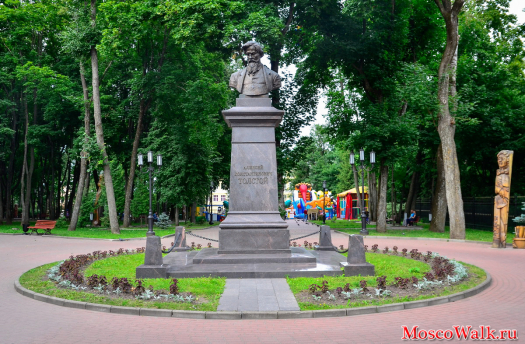 Памятник А.К.Толстому в Брянске