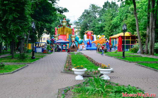 детские батуты в парке Брянска