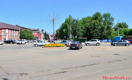 Яхрома Перекресток с круговым движением на площади Генерала Кузнецова