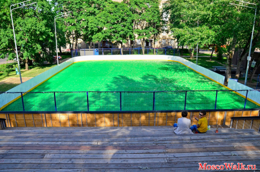 футбольное поле в Гончаровском парке