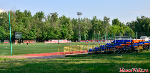стадион Локомотив в Перово