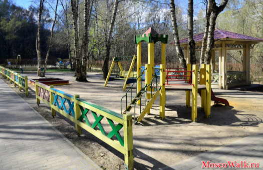 детская площадка в Тропарёвском лесопарке